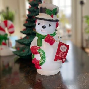 11” BLOW MOLD SNOWMAN new with tags Lights up 3AA (btrys included) Christmas